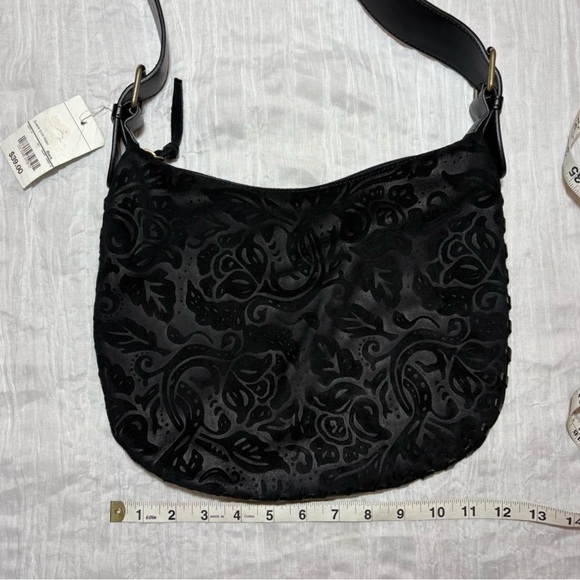 Black suede Bisou Bisou embossed design shoulder bag! - Picture 3 of 6